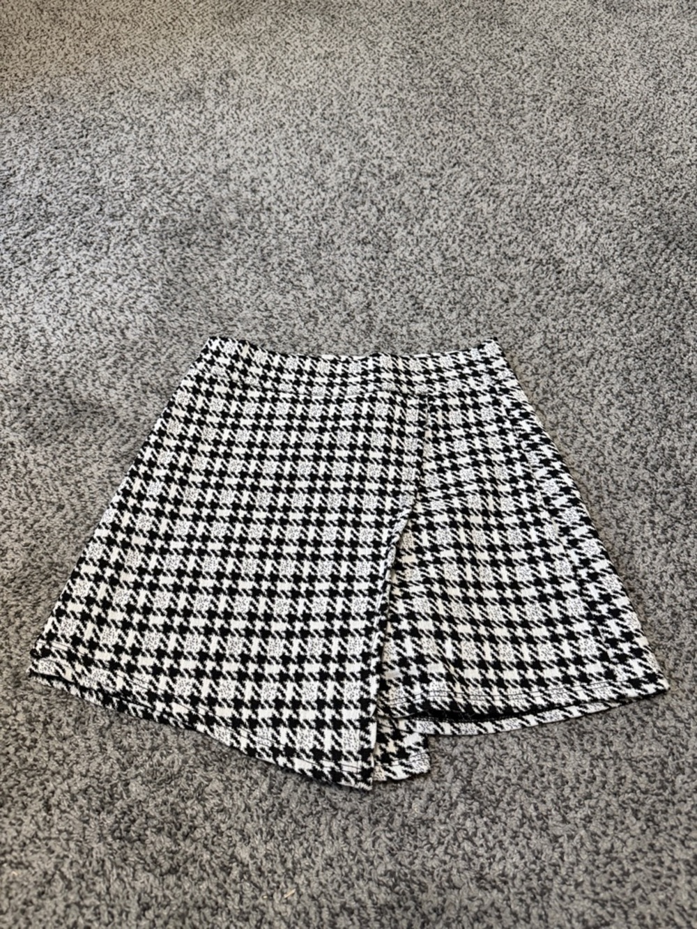 Classic Black & White Houndstooth Skater Skort